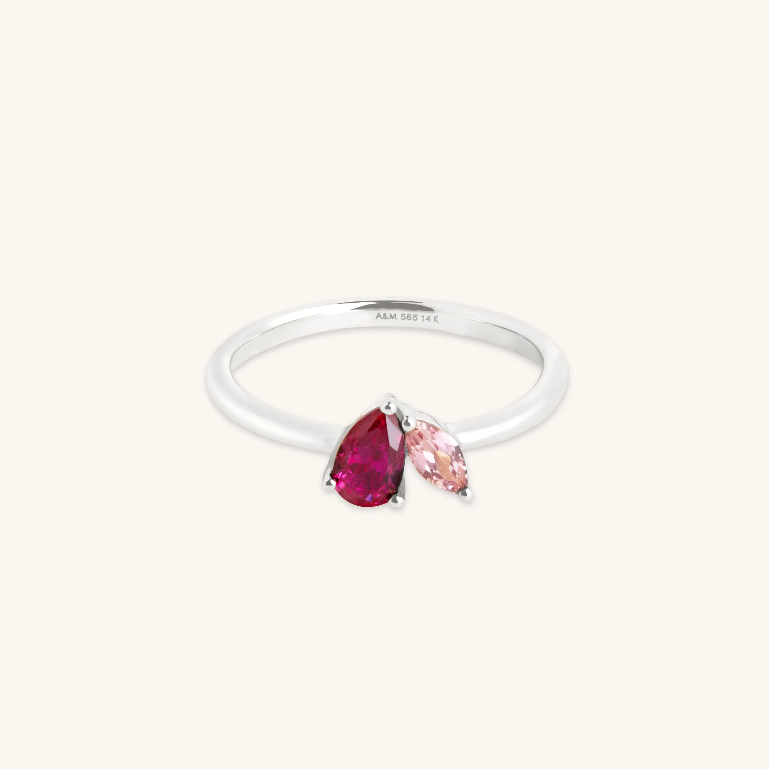 Astrid et Miyu Milestone Ring in Solid White Gold