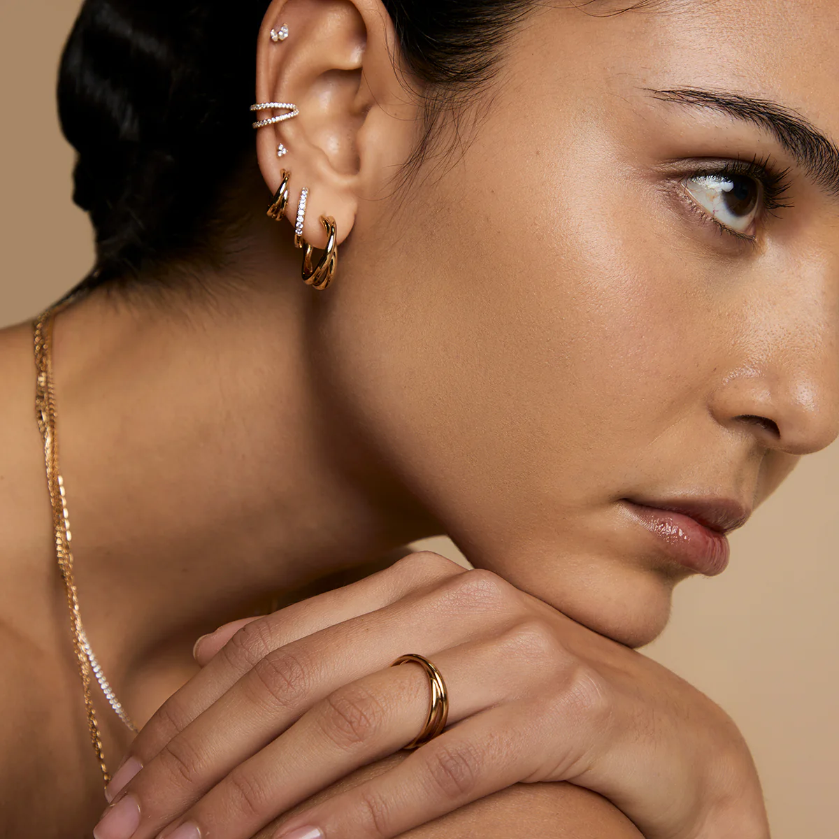 Crossover Illusion Band Ring in Gold - Image 5