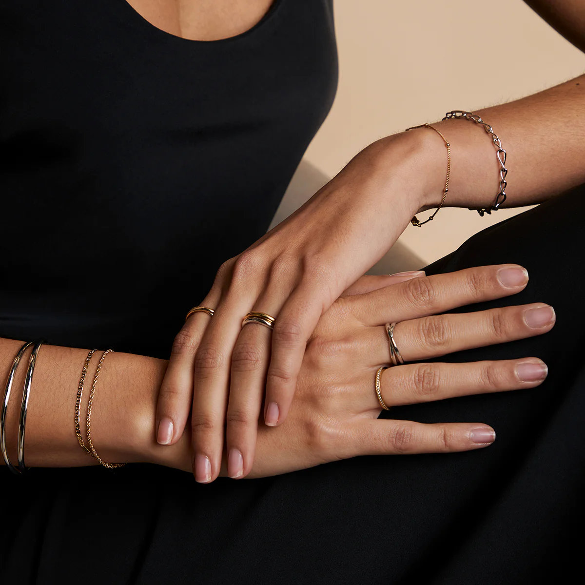 Crossover Illusion Band Ring in Silver - Image 4