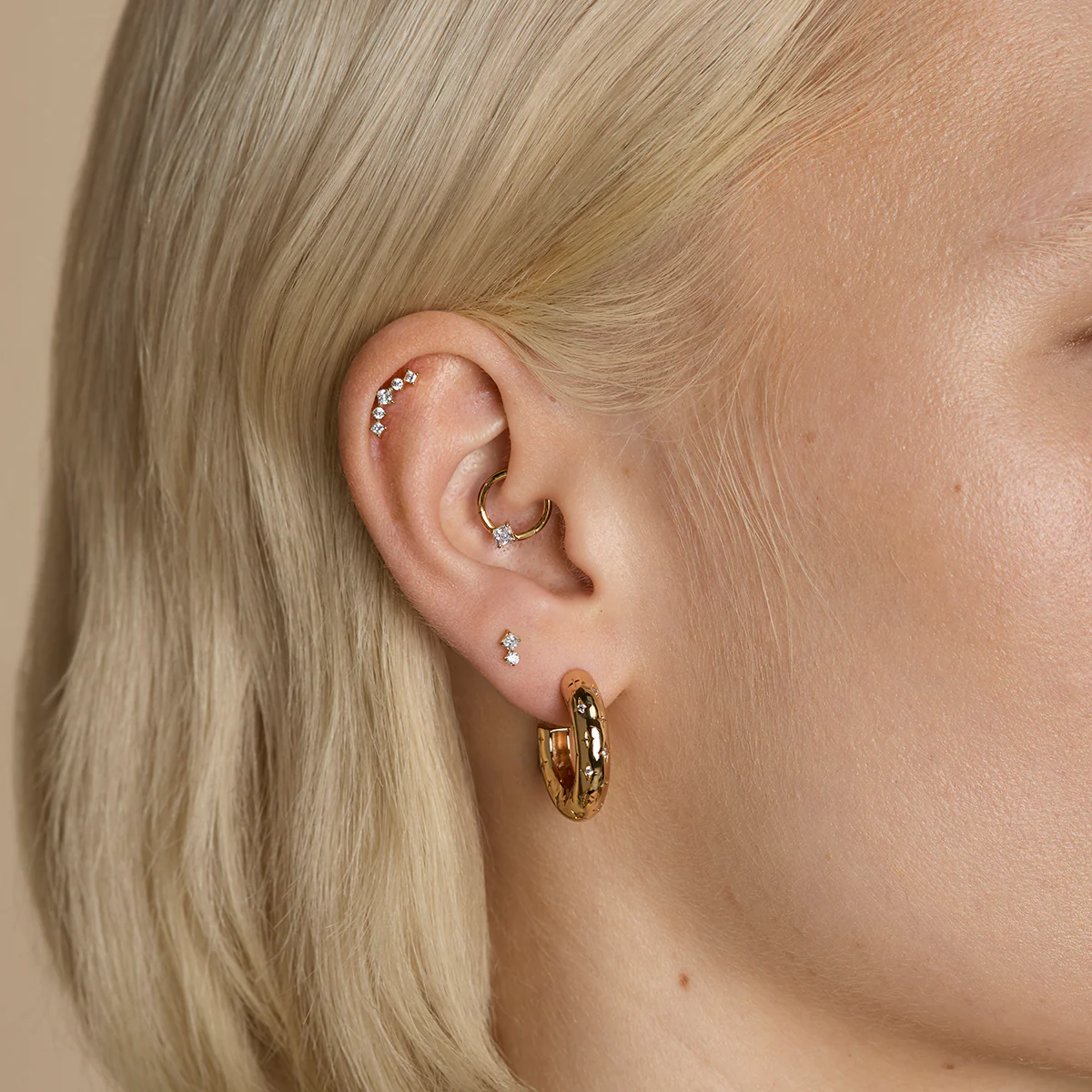 Curved Square Crystal Titanium Piercing Stud in Gold - Image 3