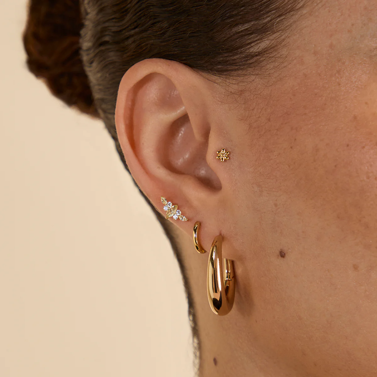 Flower Titanium Piercing Stud in Gold - Image 3