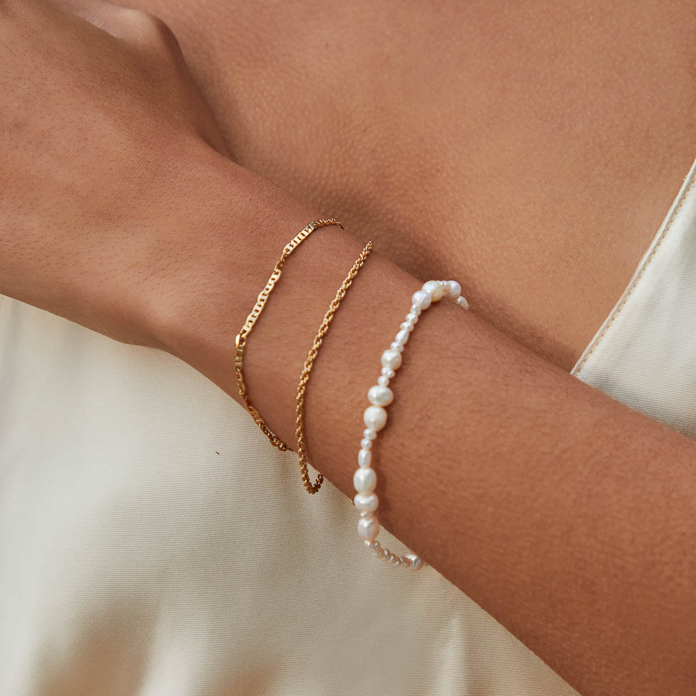 Serenity Pearl Beaded Bracelet in Gold - Image 3