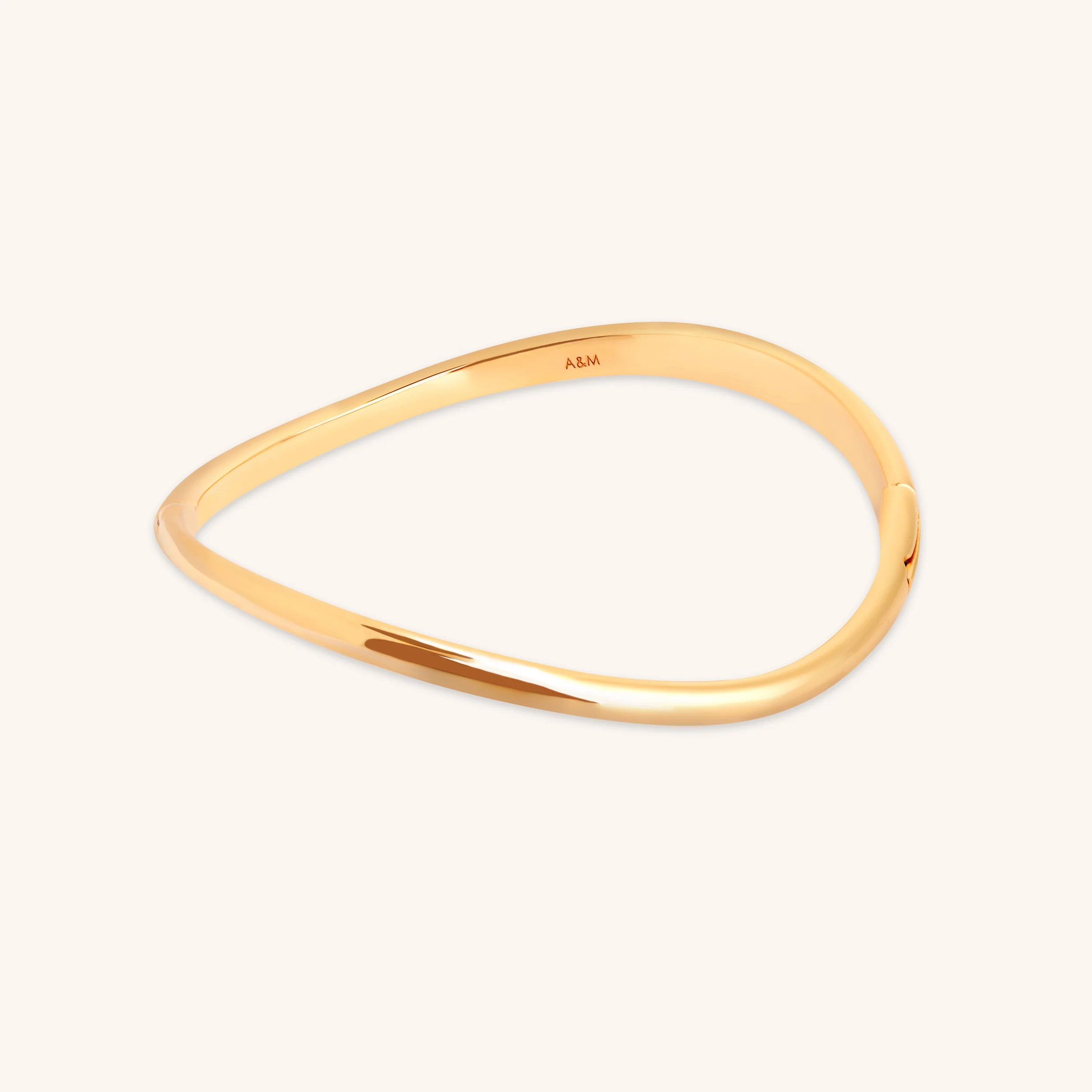 Wave Bangle in Gold